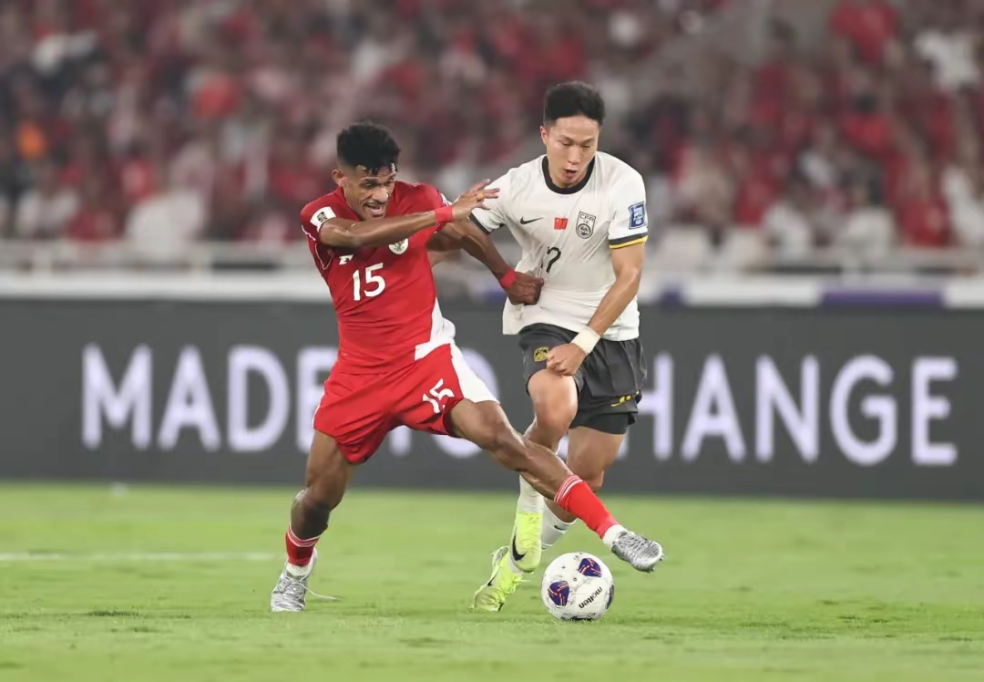 开云体育官网-冲刺阶段瓦伦西亚备战足总杯，外线爆发细节曝光，球迷炸锅，阵容厚度经受考验(米兰体育助力瓦伦西亚俱乐部新)